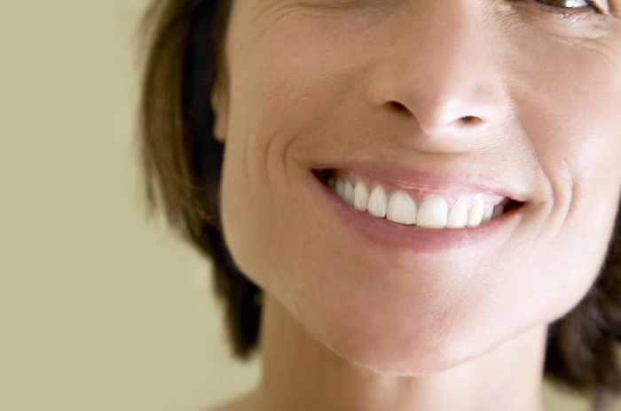Wie kann man Zahnschmelz vor Abbau schützen und stärken? - FITBOOK