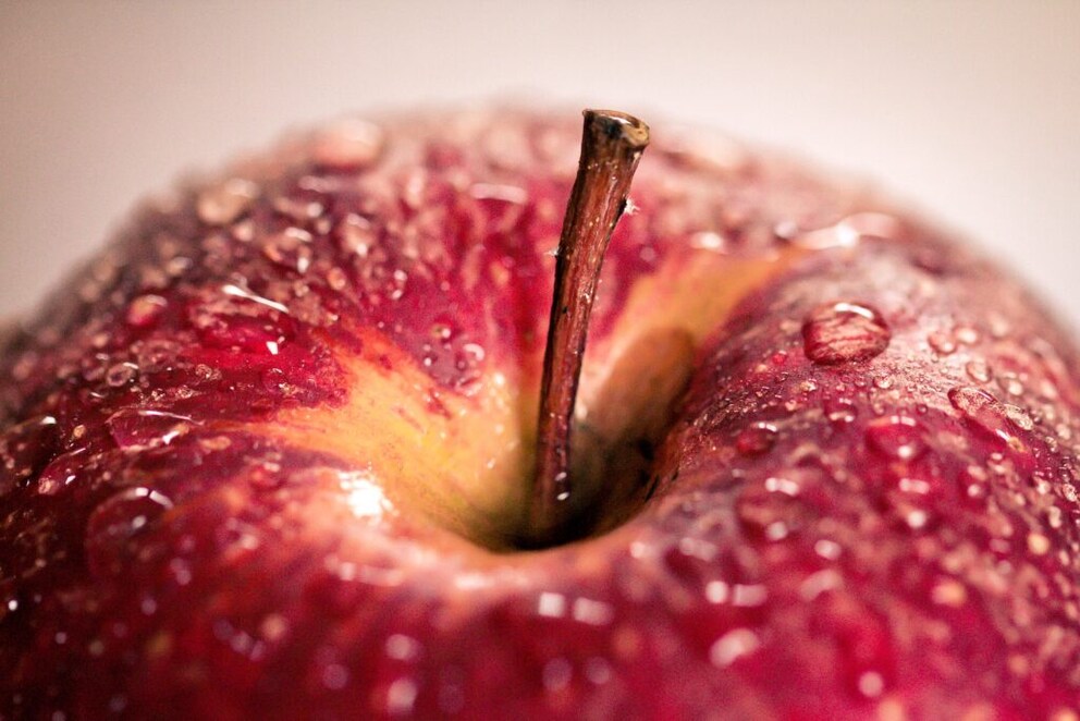 ¿Por qué deberías comer una manzana al día a partir de los 40 años como máximo?